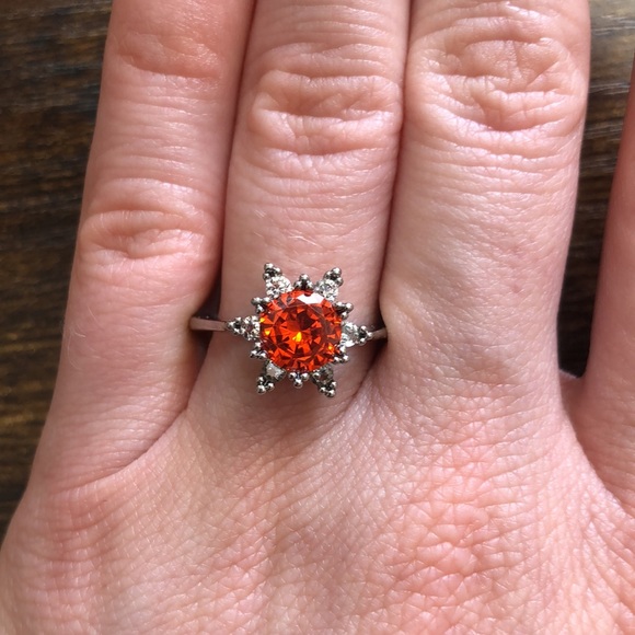 BOGO Costume jewelry ring, size 8 - Picture 1 of 4